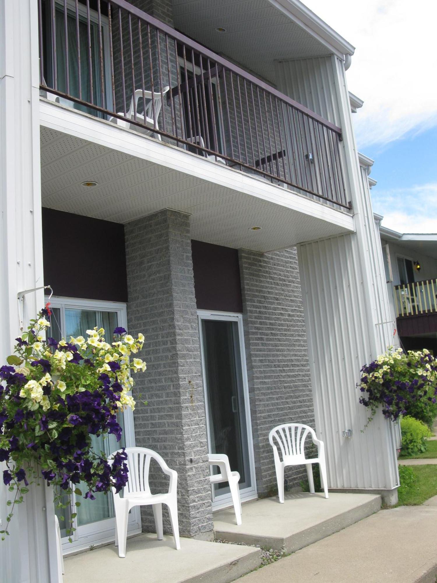 Motel De L'Anse A L'Eau Tadoussac Exteriör bild